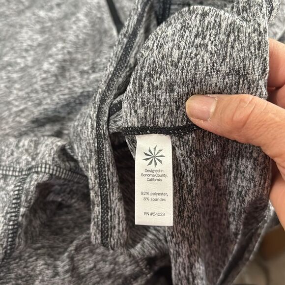 ATHLETA RUNNING WILD 3.0 HALF ZIP DARK GRAY HEATHERED REFLECTIVE SHIRT PULLOVER - Picture 7 of 8